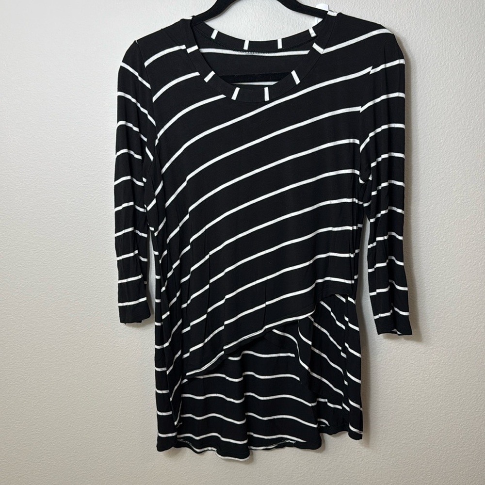 Black and white, high low striped 3/4 sleeve, scoop neck top